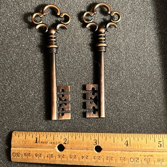 pair of skeleton keys - Picture 2 of 2
